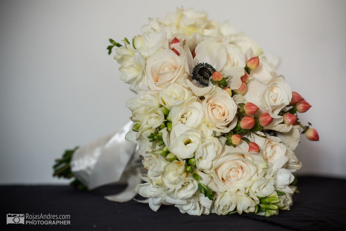 Emotional wedding flowers by Pavé | Artisanal floral design | Chicago & Florida